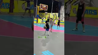 83，Shaq vs her litter brother playing basketball