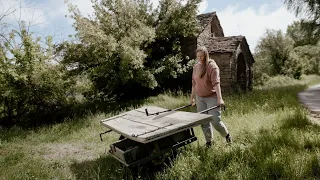 #37 Going against the grain: painting our old barn door - Renovating a farm in Italy