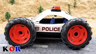 거대한 경찰 바퀴 장난감에 대한 새로운 재미있는 이야기
