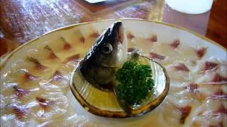 Moving fish head on a sashimi plate