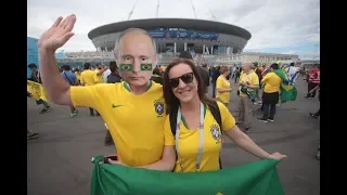 Путин, динозавры и Пикачу - фанаты Бразилии и Коста-Рики зажигают перед матчем