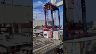 Straddle carrier at port #youtubeshorts #sailoraqueeb  #seafarer #containership #straddlecarrier