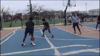 Hoopers vs Football Players in Basketball ! [ CLOSE GAME ]