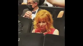 Mylene Farmer старается быть как все!))