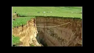 Enormous New Zealand Sinkhole to Be Fenced in So Cows Aren't Swallowed Up