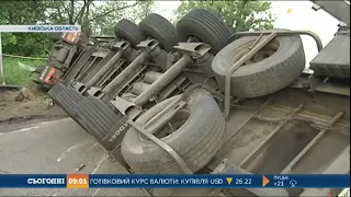 На Житомирській трасі під Києвом не розминулись дві фури