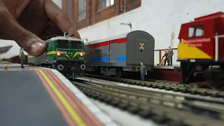 Model Train Pentograph Failure ● Instantly Rescued By WDG-4G