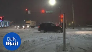 Snow storm slowly travels to midwestern part of United States