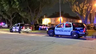 Man dies after shooting ex-girlfriend, man, himself in SW Houston