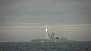 Запуск гиперзвуковой ракеты "Циркон" с борта фрегата "Адмирал Горшков" в Баренцевом море.