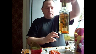 Пью водку "Nemiroff медова с перцем" с салом и помидорами...