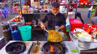 Like A Pro! Ultimate Wok Skills in Cambodia! Making Noodles, Egg Fried Rice - Cambodian Street Food