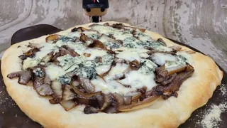 How to Make Caramelized Onion Pizza