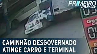 Caminhão desgovernado arrasta carro e invade terminal no RJ | Primeiro Impacto (31/01/23)