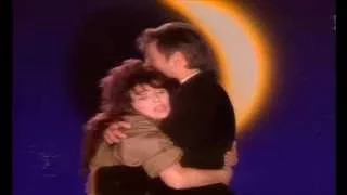 Peter Gabriel & Kate Bush - Don't give up 1986