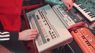 TR-909 vs TB-303 - Acidulant (Acid Techno Jam)