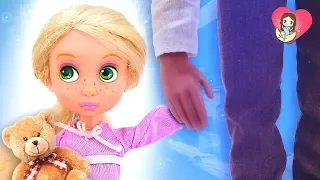 ❌👶 ¡Rapunzel BEBÉ PRINCESA ha sido CAPTURADA por un Villano - Princesas de Disney