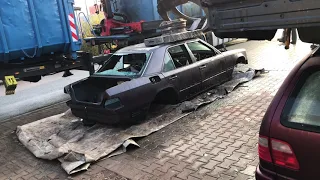 Mercedes W124 Crashed