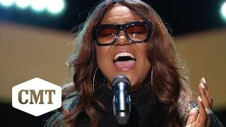 Wendy Moten Performs "I Still Believe In You" | CMT Giants: Vince Gill