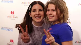 Lana Del Rey Makes a Surprise Visit to Seacrest Studios!