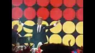 ROBBIE WILLIAMS - "SHINE MY SHOES - CIN ROCKS London 12th Nov 2013