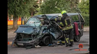 В Днепре на Байкальской столкнулись DAF и Mercedes с пчелиными ульями: один человек погиб