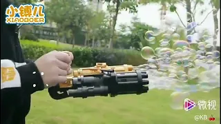 Детский пистолет для мыльных пузырей: на батарейках