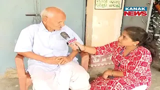 84-Year Old Arrives At Polling Booth To Cast His Vote
