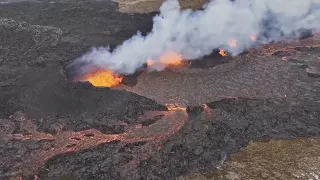 Volcano in southwestern Iceland continues to erupt