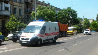 Special police team escort Peugeot Boxer ambulance code 3