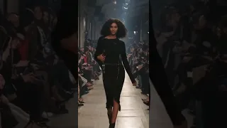 Imaan Hammam is back w her bouncy curls🔥 Isabel Marant fw23