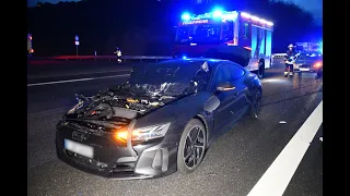 Überholmanöver endet in schwerem Unfall - Audi RS e-tron GT kracht ins Heck eines Sprinter