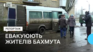 “Бахмут їм ніхто не здасть”. Як проходить евакуація жителів Бахмута та Часового Яру