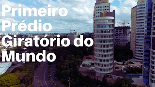 Drone Filma predio giratorio em Curitiba.