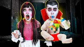 A DRACULAURA TRANSFORMOU O DRACULA EM BEBÊ CHORÃO E TEVE QUE CUIDAR!!! LOUCURA!!!