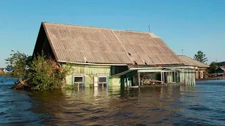 Дома уходят под воду. Люди собственноручно возводят дамбы в Тюменской области