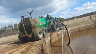 Lietettä peltoon //lietteen ajoa// Ännällä ja Palmulla