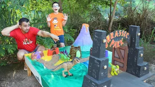 LUCAS E PAPAI BRINCAM COM MUNDO DOS DINOSSAUROS - Lucas Vasconcelos