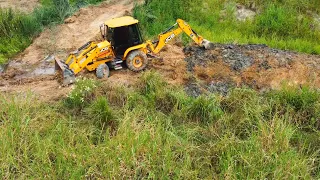 Working with a JCB 3cx backhoe - Retroescavadeira Trabalhando #saulomaquinaspesadas