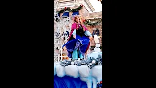 Disney Frozen | Elsa & Anna #disneylandcalifornia  #disneylandparade #shorts #shortvideo