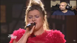 KELLY CLARKSON REACTION TO - Kelly Clarkson Performs 'Merry Christmas (To the One I Used to Know)'