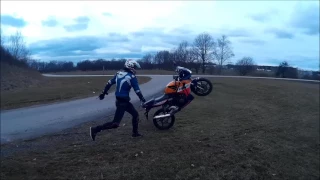 Honda CBR 125 stand up wheelie crash