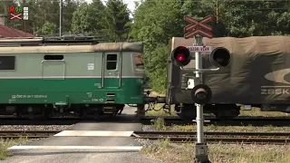 LAPSE SHOT - železniční přejezd / railroad crossing SSSR Otradovice (2018)