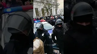 Авто Евро Сила митинг под Радой. Споры и крики активистов АЕС и полиции.