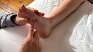 How to Relieve BUNION PAIN in 2 Minutes (Trigger Point Massage Tip)