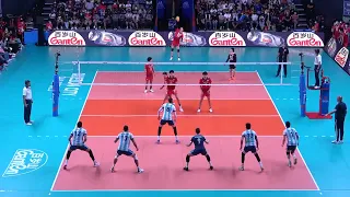 Matias Sanchez setting Argentina vs Japan Volleyball