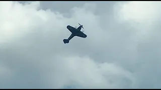 Pád letounu Hawker Hurricane na leteckém dni v Chebu