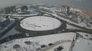 В Новокузнецке грузовик перестроился в кроссовер