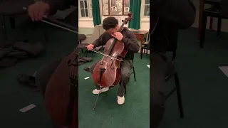 A sneak peek of my warm-up before performances 👀🎻