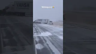 Скользко🥶💥 Авария #дальнобой #дальнобойщики #truck #cdl #freightliner